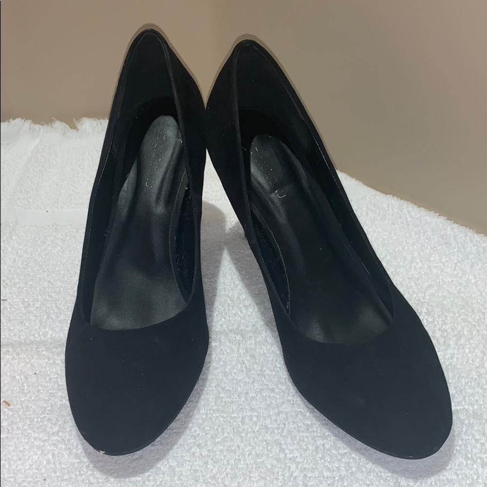 Le Chateau suede heels